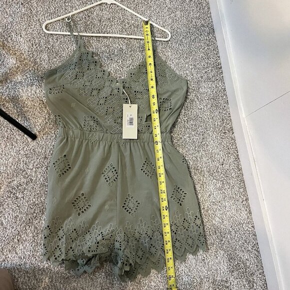 MISS ME Womens Green Romper Embroidered shorts sleeveless M scalloped feminine - Picture 9 of 10